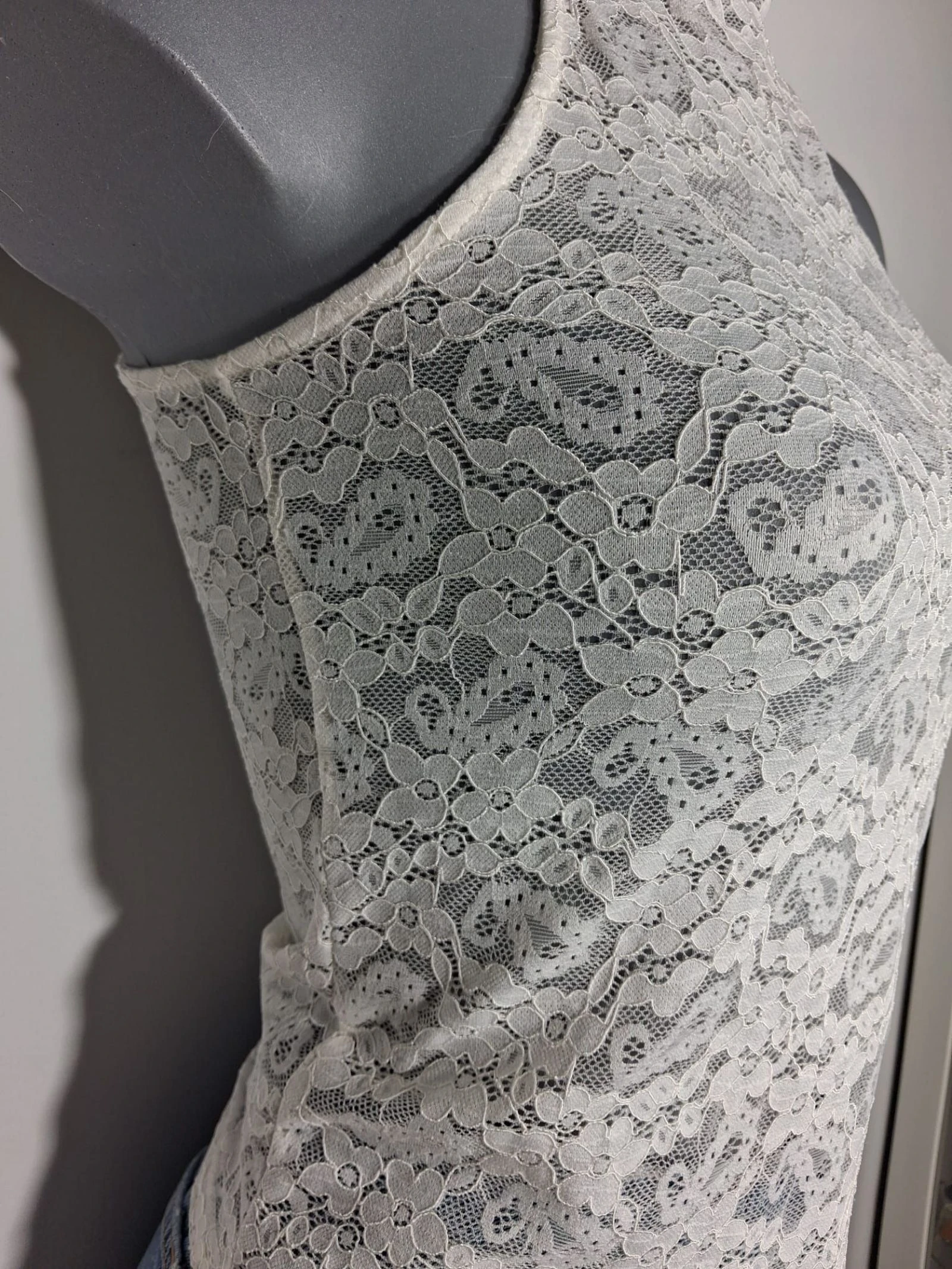 Top Stradivarius dentelle florale blanche col roulé taille S – photo 5
